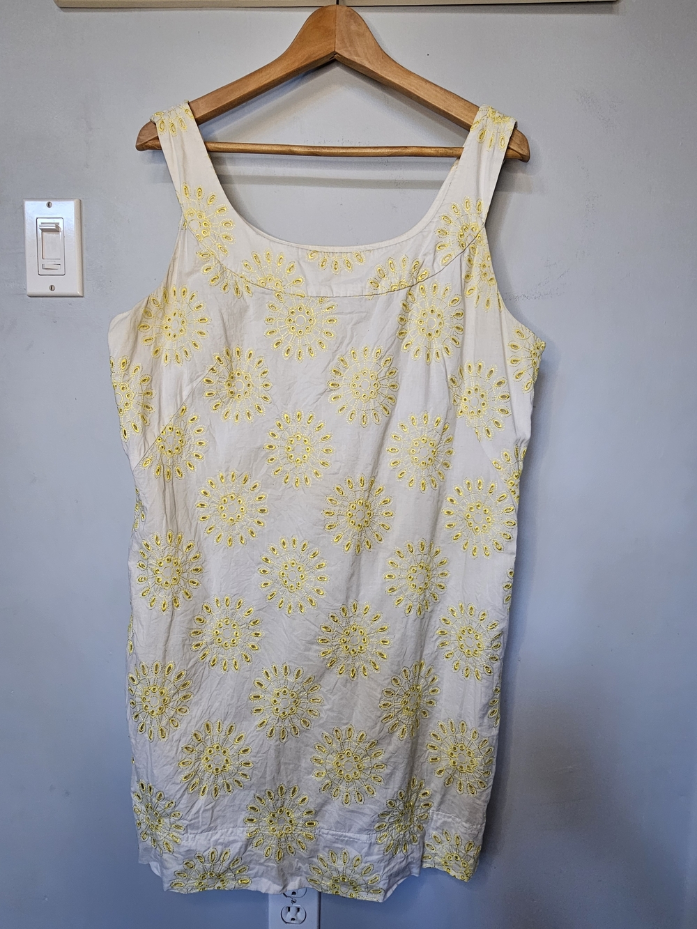 New York & Company White Yellow Eyelet Embroidery Sleeveless Dress Size 16